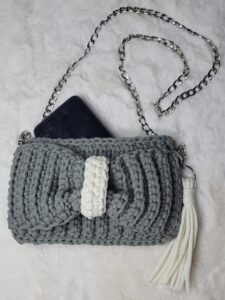 Mała torebka na szydełku