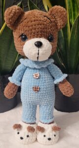 Miś na szydełku śpioszek